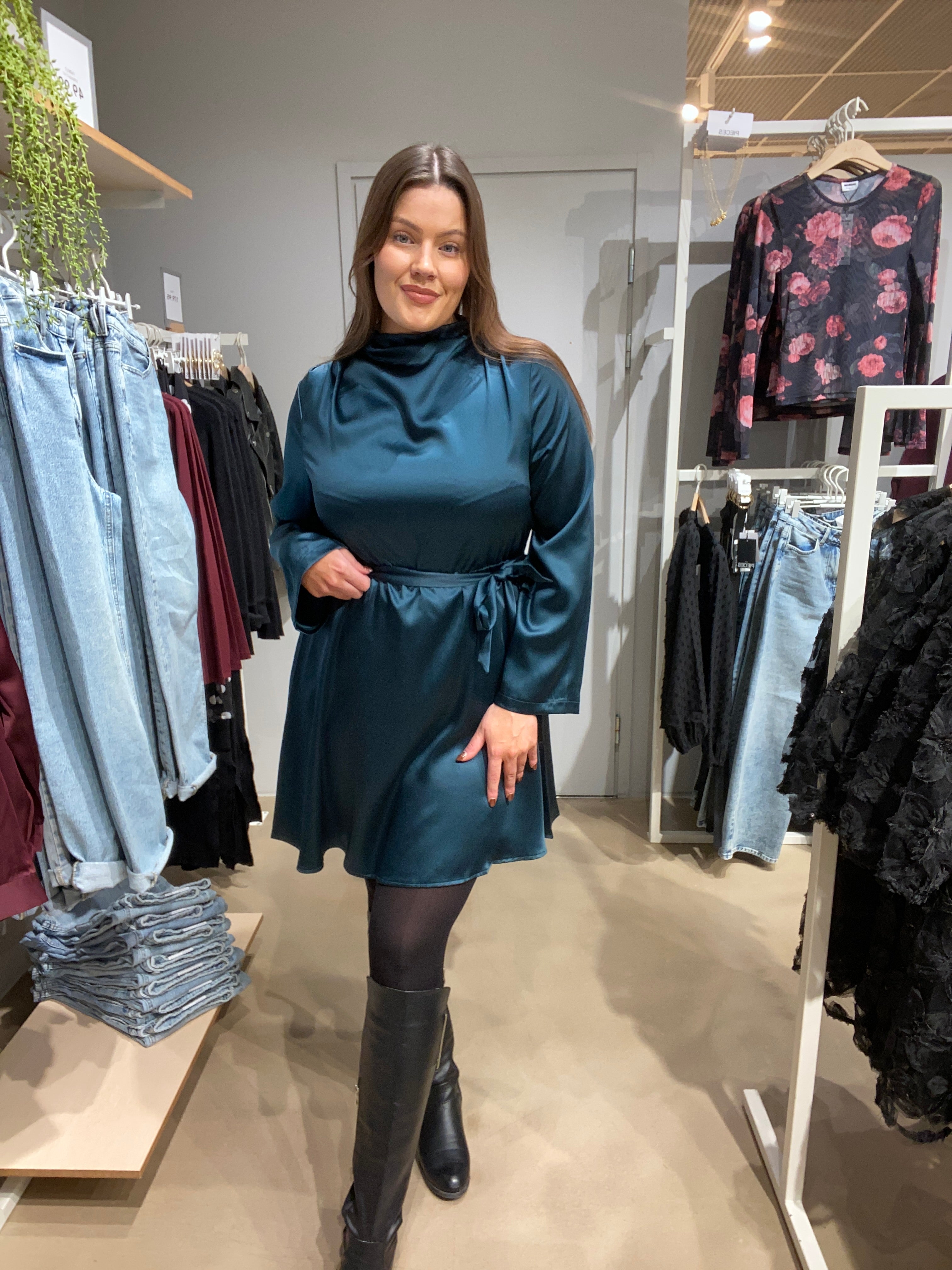 VIESTELLA Short Dress - Ponderosa Pine